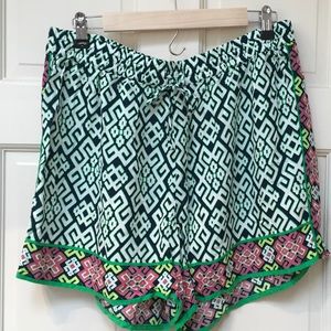 Crown and ivy size petite large shorts